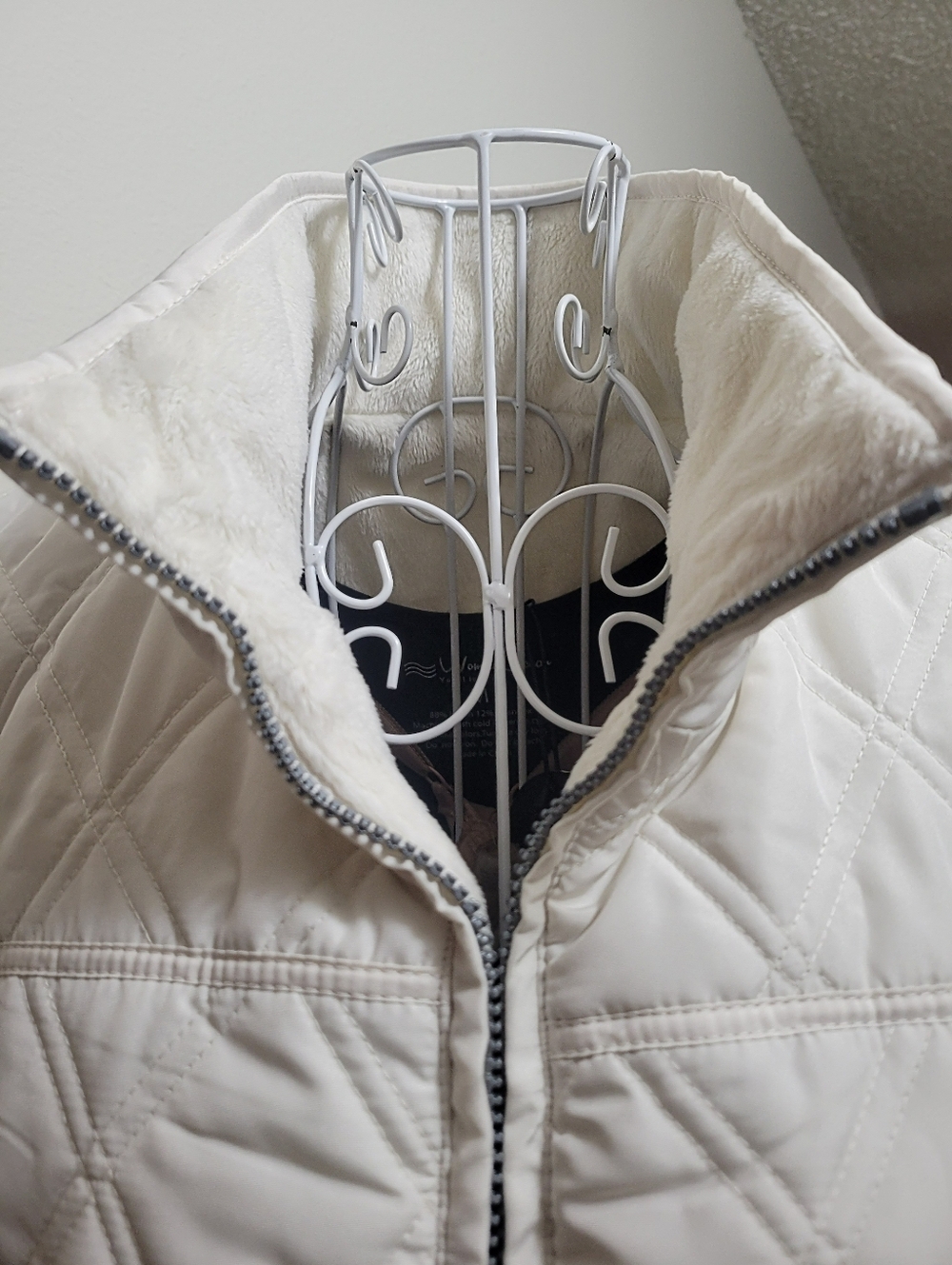 Womans Jacket - Picture 8 of 15